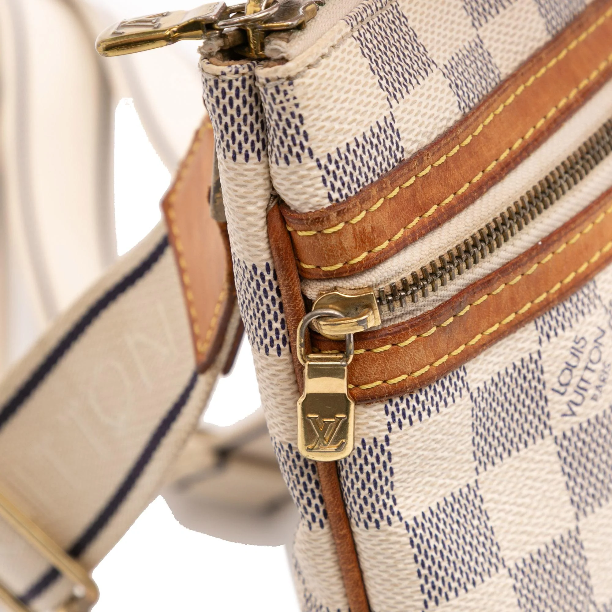 Louis Vuitton Damier Azur Pochette Bosphore - Image 9