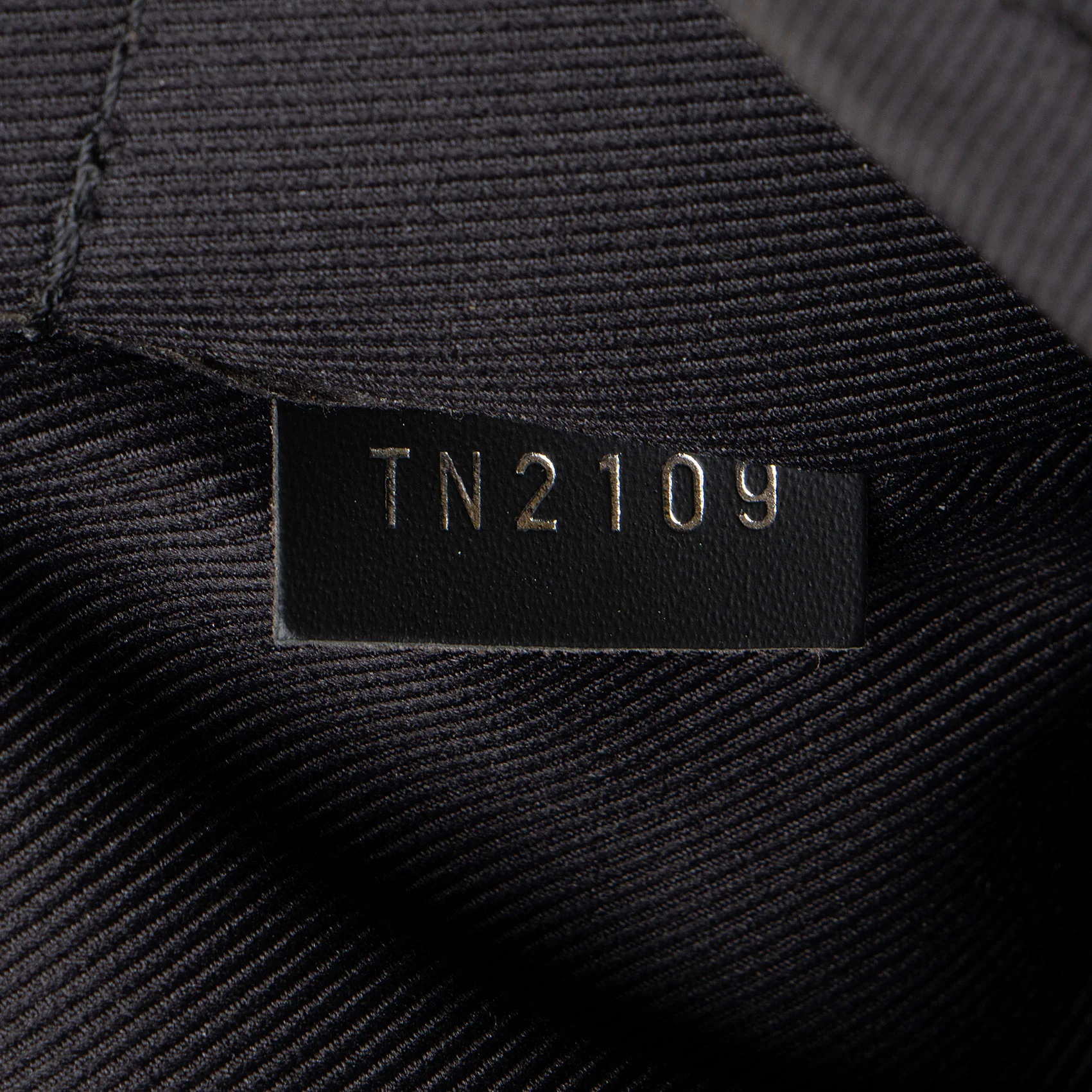 Louis Vuitton Monogram Eclipse Discovery GM Pochette - Image 4