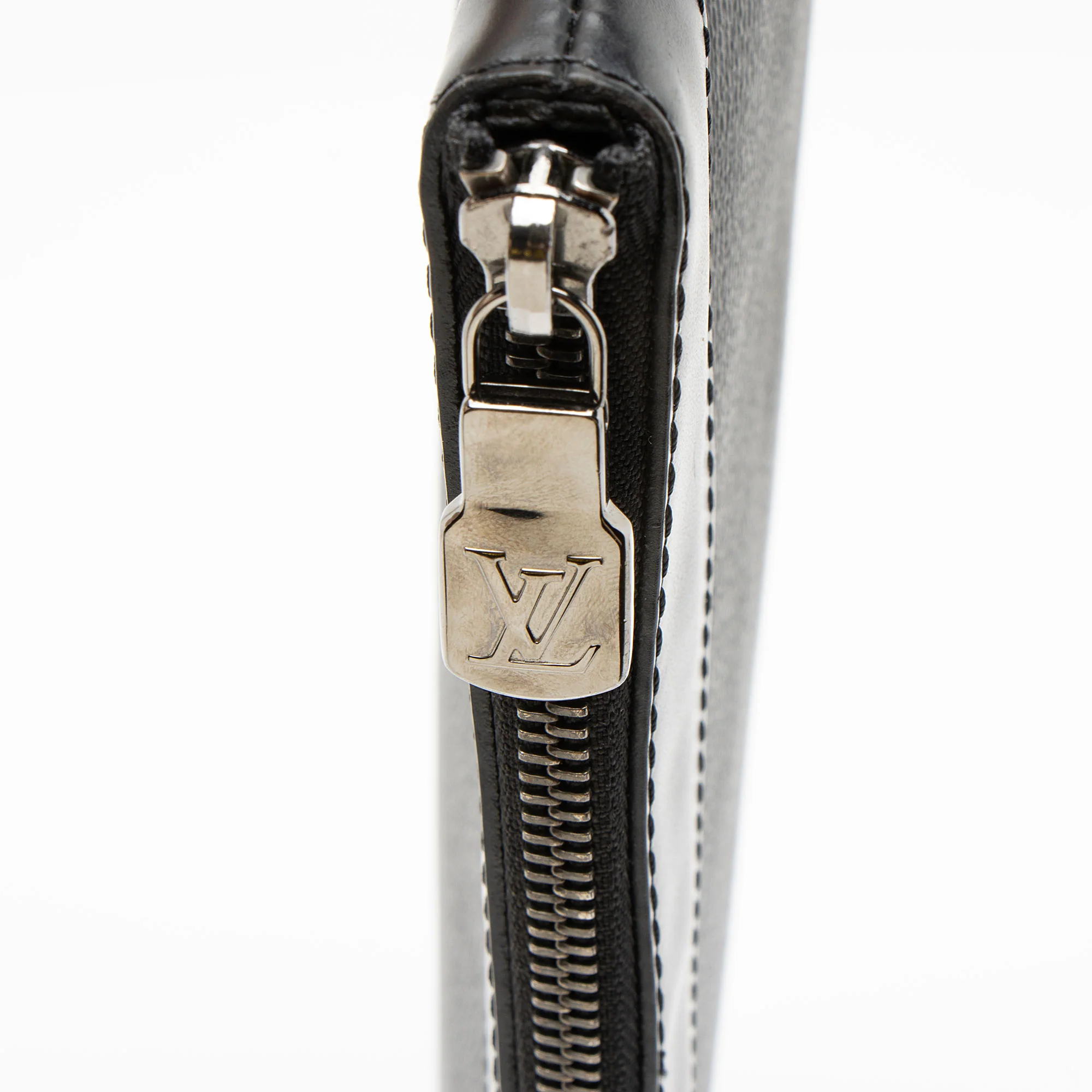 Louis Vuitton Monogram Eclipse Discovery GM Pochette - Image 7