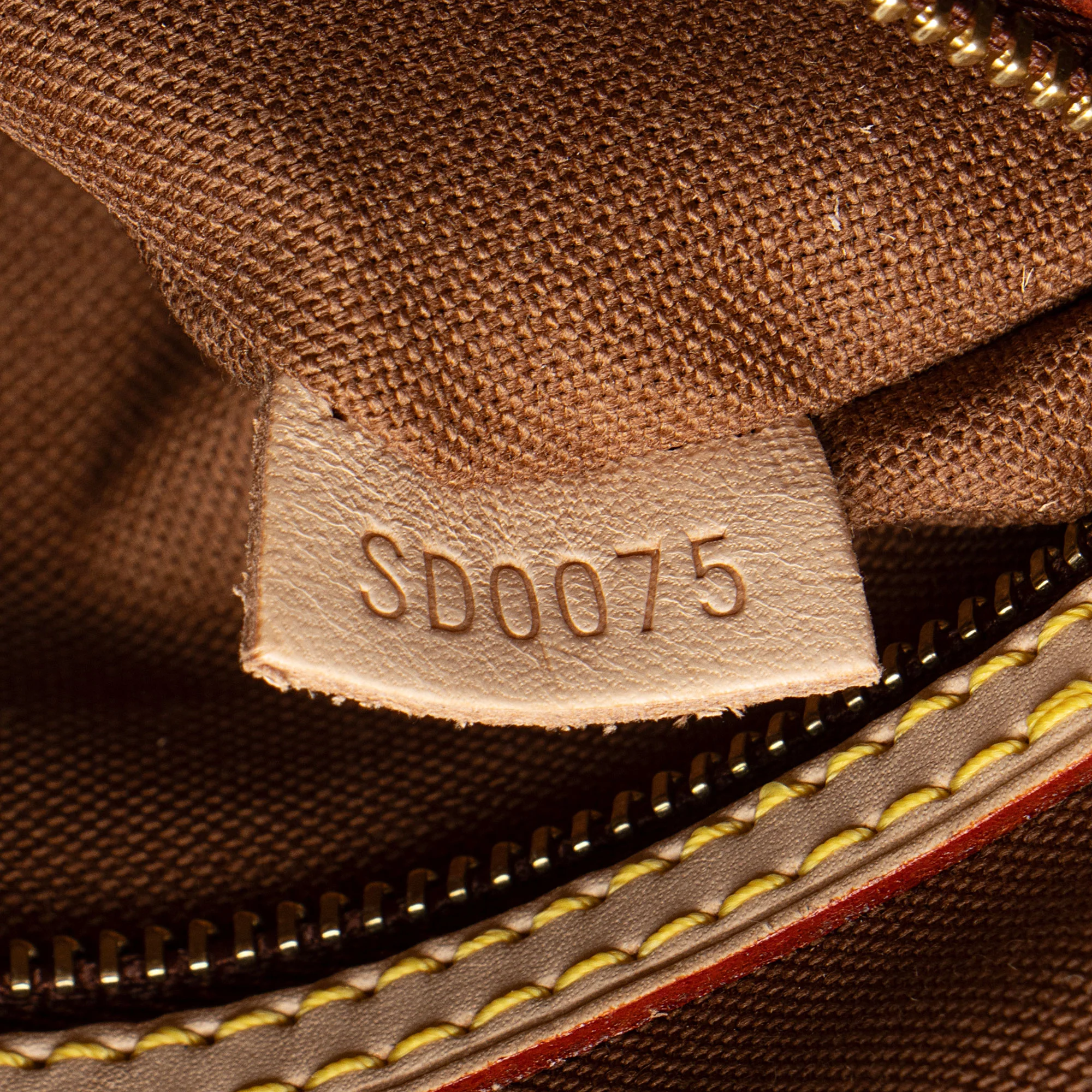 Louis Vuitton Vintage Monogram Canvas Batignolles Vertical Tote - Image 6