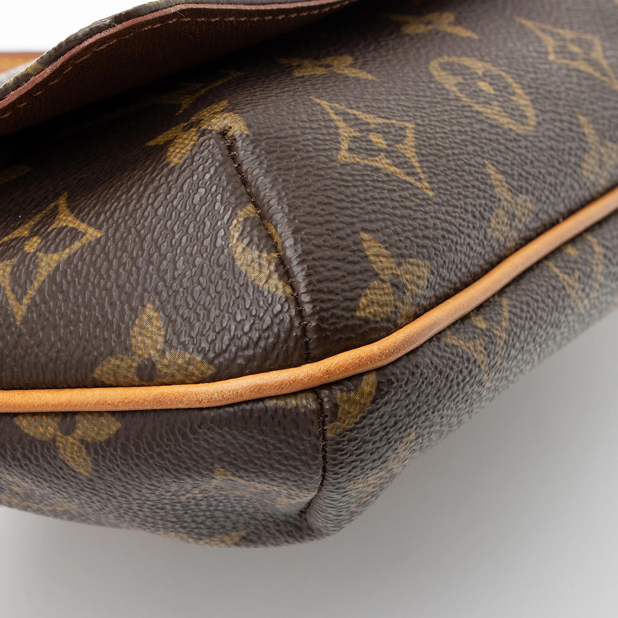 Louis Vuitton Vintage Monogram Canvas Musette Tango Shoulder Bag - Image 12